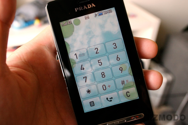 Illustration for article titled Settling this iPhone vs. LG Prada Nonsense